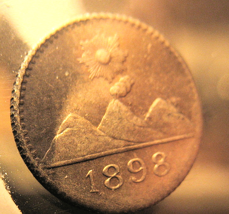 Volcanoes-On-Coins-From-Guatamala